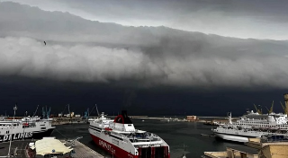 Tempesta di vento sulle Marche, problemi per trasporti e viabilità